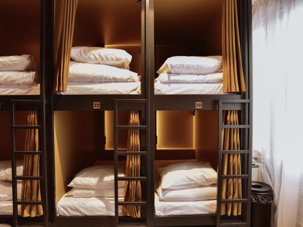 Durty Nelly's Inn : photo 5 de la chambre bottom capsule bed in mixed dorm