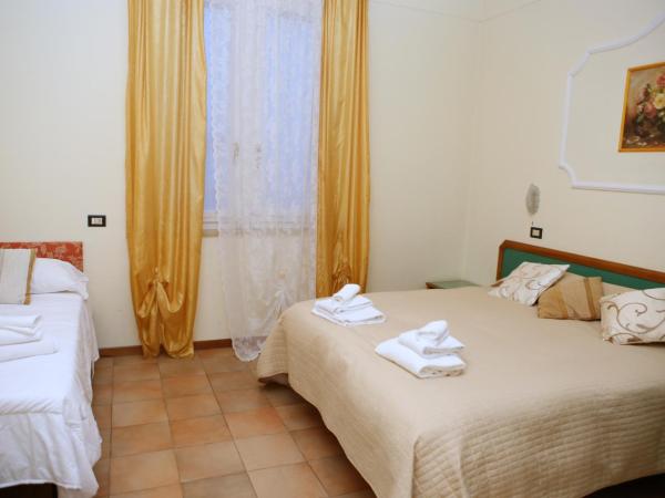 Hotel La Torre : photo 3 de la chambre chambre triple