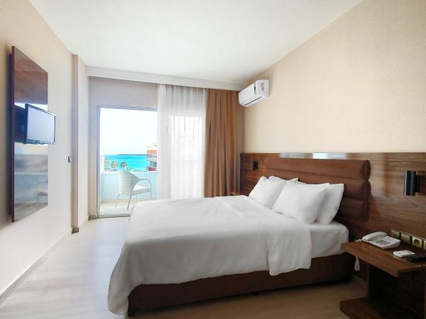 Ozgur Bey Spa Hotel : photo 2 de la chambre chambre lit queen-size - vue sur mer