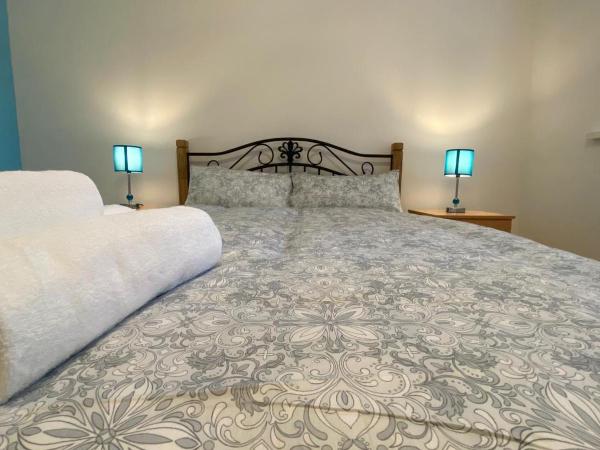 Grand Heights LUXURY Suites : photo 4 de la chambre chambre double avec salle de bains commune