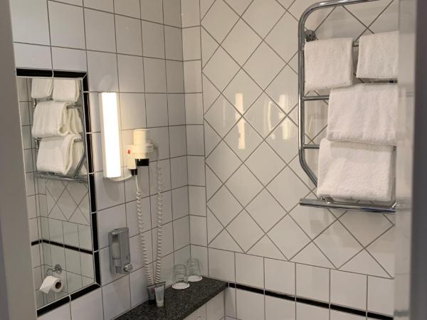 Mayfair Hotel Tunneln : photo 1 de la chambre petite chambre double (lit de 140 cm)