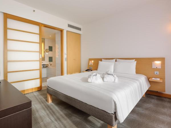 Novotel Berlin Am Tiergarten : photo 1 de la chambre suite junior avec 1 lit queen-size et 1 canapé