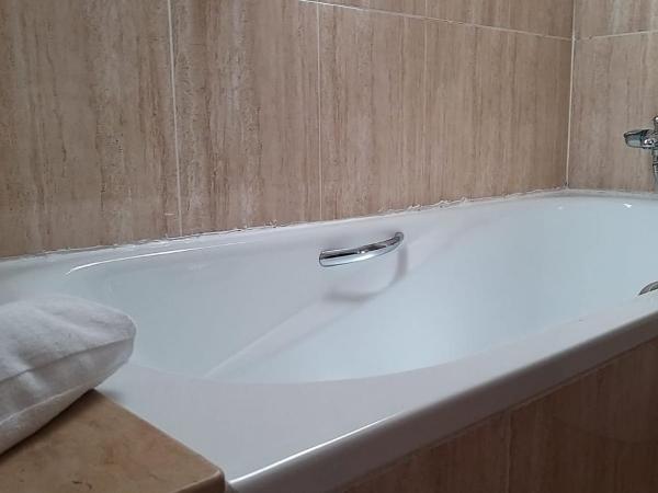 Hotel Alda Centro Oviedo : photo 6 de la chambre chambre double avec lit d'appoint