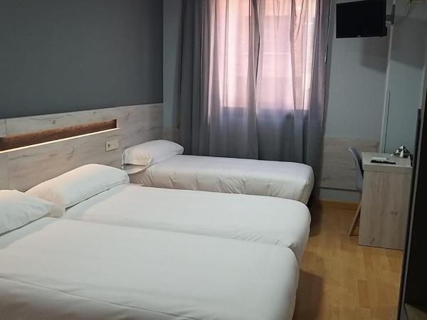 Hotel Alda Centro Oviedo : photo 1 de la chambre chambre double avec lit d'appoint