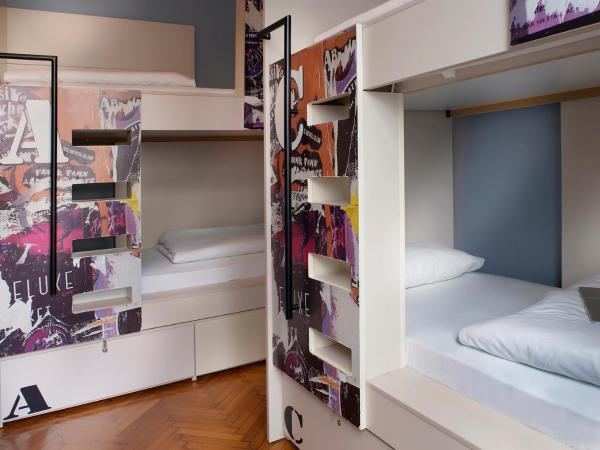 Nubian Hostel : photo 2 de la chambre lit dans dortoir pour femmes de 6 lits avec salle de bains privative