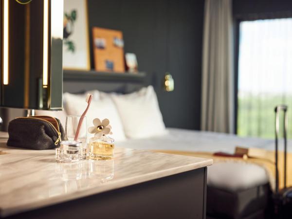 Van der Valk Hotel Amsterdam - Amstel : photo 5 de la chambre chambre double confort avec salle de bains ouverte