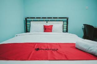 RedDoorz near RSUD Koja : photo 2 de la chambre room #503977003