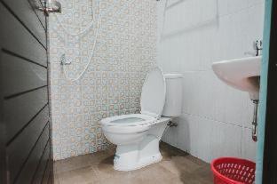 RedDoorz near RSUD Koja : photo 5 de la chambre room #503977003