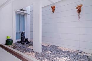 RedDoorz Plus near Kelapa Dua Kebon Jeruk : photo 1 de la chambre room #158862210