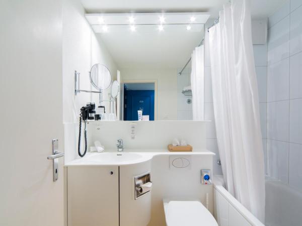 Le Bristol Leukerbad : photo 5 de la chambre chambre lit queen-size avec balcon