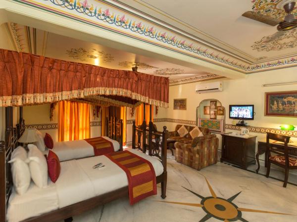 Umaid Bhawan - A Heritage Style Boutique Hotel : photo 5 de la chambre suite royale - prise en charge gratuite à l'arrivée uniquement depuis la gare ferroviaire ou routière