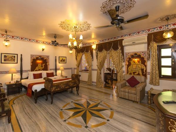 Umaid Bhawan - A Heritage Style Boutique Hotel : photo 6 de la chambre suite royale - prise en charge gratuite à l'arrivée uniquement depuis la gare ferroviaire ou routière