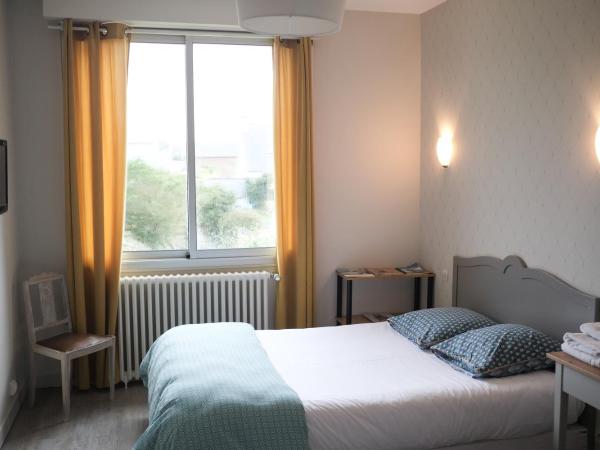 Pension de Kerioual : photo 2 de la chambre chambre triple avec toilettes communes