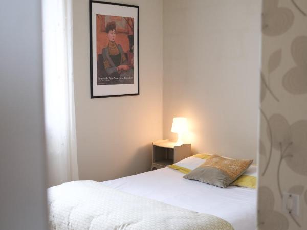 Pension de Kerioual : photo 1 de la chambre chambre double avec salle de bains commune