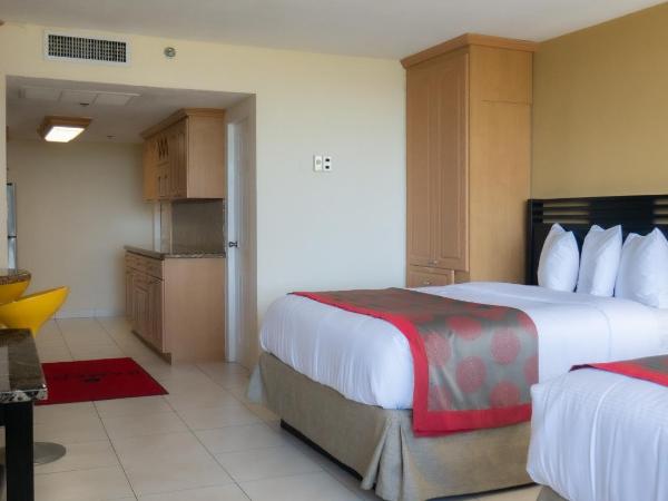 Ramada Plaza by Wyndham Marco Polo Beach Resort : photo 3 de la chambre hébergement 2 lits queen-size - vue partielle - non-fumeurs 