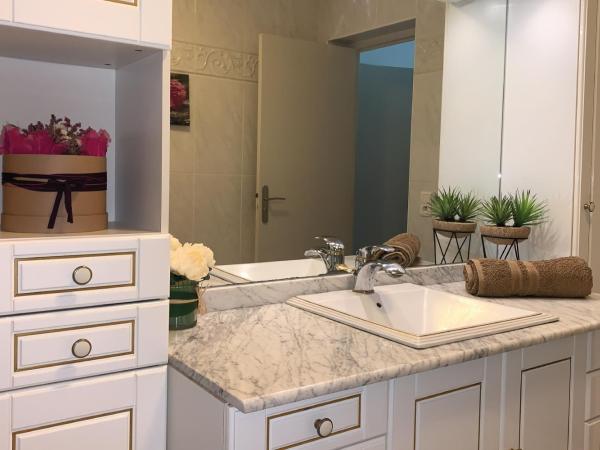 La Villa Saint André - Argeles sur mer : photo 4 de la chambre chambre double - vue sur jardin