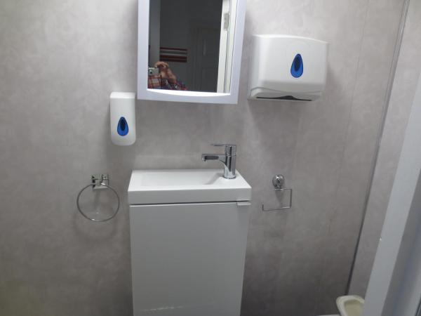 The Salendine : photo 5 de la chambre chambre triple avec salle de bains privative