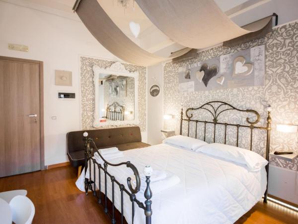 Casale D' Or : photo 4 de la chambre chambre triple avec balcon et salle de bains privative séparée