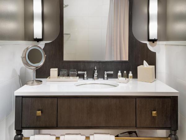 Hotel Valencia Riverwalk : photo 1 de la chambre chambre lit king-size - vue sur ville