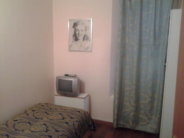 Hotel Perla : photo 4 de la chambre chambre simple avec salle de bains extérieure privative