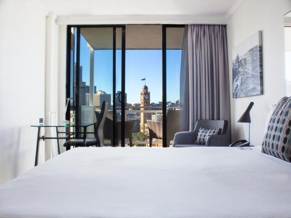 Mercure Sydney : photo 2 de la chambre chambre lit queen-size avec balcon - vue sur ville