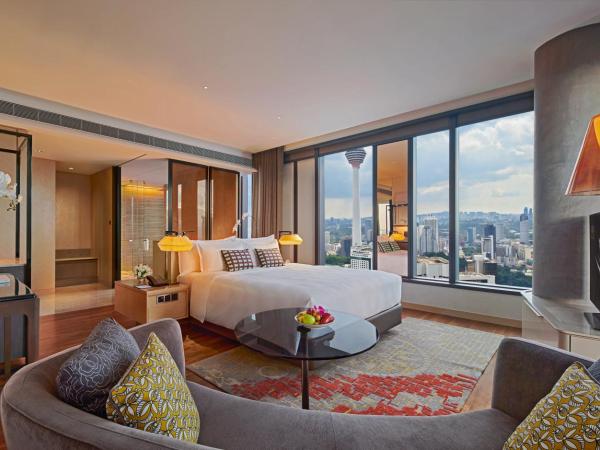EQ Kuala Lumpur : photo 1 de la chambre hébergement lit king-size premier - vue sur tour