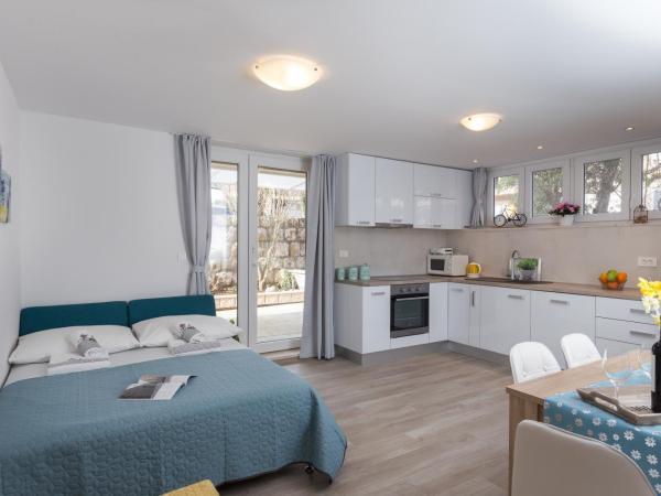 Apartment & Room Pajolo : photo 4 de la chambre studio avec terrasse et vue sur le jardin