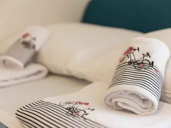 Apartment & Room Pajolo : photo 9 de la chambre chambre double ou lits jumeaux avec terrasse - vue sur jardin