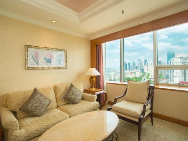 Crowne Plaza Qingdao, an IHG Hotel : photo 2 de la chambre suite - vue sur mer