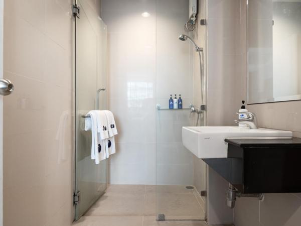 Kokotel Bangkok Dheva Thonglor : photo 7 de la chambre chambre lits jumeaux