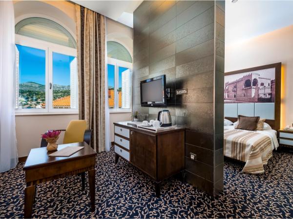 Hotel Lapad : photo 1 de la chambre suite junior - vue sur port de plaisance