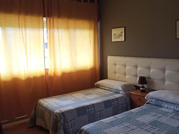 Hostal La Torre : photo 3 de la chambre chambre double ou lits jumeaux