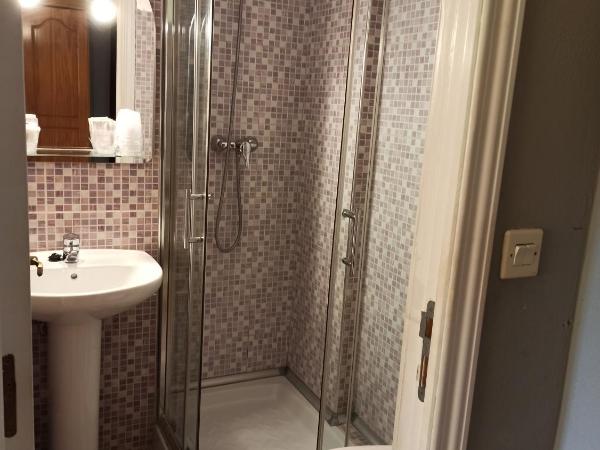 Hostal La Torre : photo 5 de la chambre chambre double ou lits jumeaux