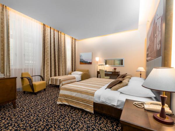 Hotel Lapad : photo 1 de la chambre chambre double supérieure