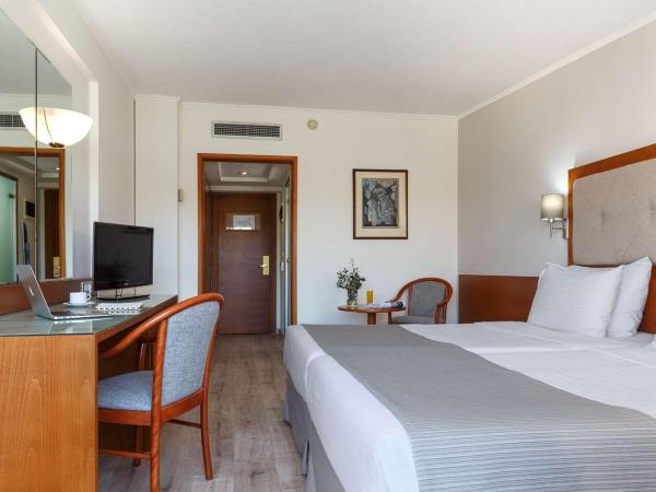 Best Western Plus Hotel Plaza : photo 7 de la chambre chambre double avec lit queen-size - non-fumeurs - vue sur ville