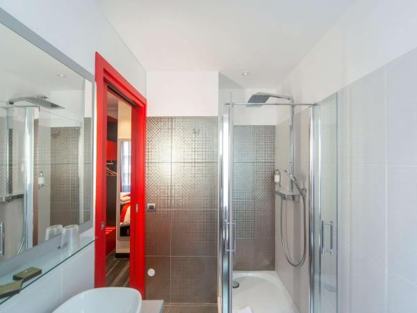 Hôtel Boutique Richelieu, Lyon Gare Part-Dieu : photo 3 de la chambre chambre lit queen-size standard - côté balcon
