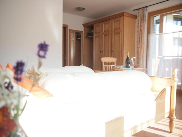 Apart-Garni Motnaida : photo 4 de la chambre chambre double spacieuse avec balcon - vue sur montagne