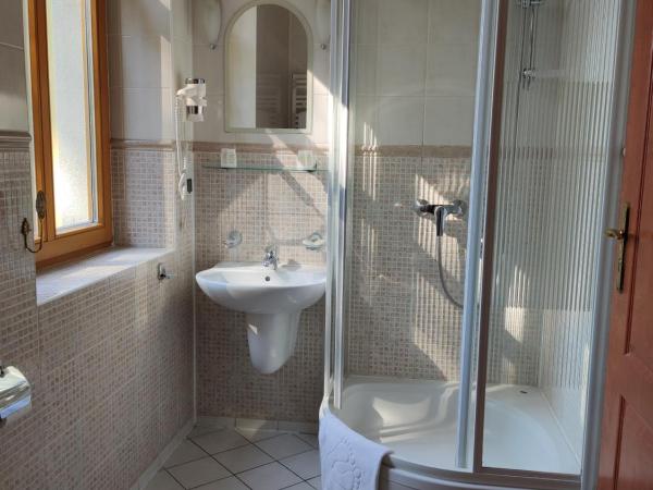 Willa Pod Dębami : photo 3 de la chambre chambre triple avec balcon