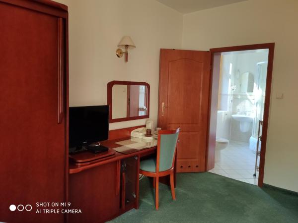 Willa Pod Dębami : photo 2 de la chambre chambre triple avec balcon