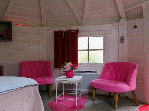 La Naomath - Maison d'hôtes, Hébergement insolite & Gîte : photo 9 de la chambre chalet