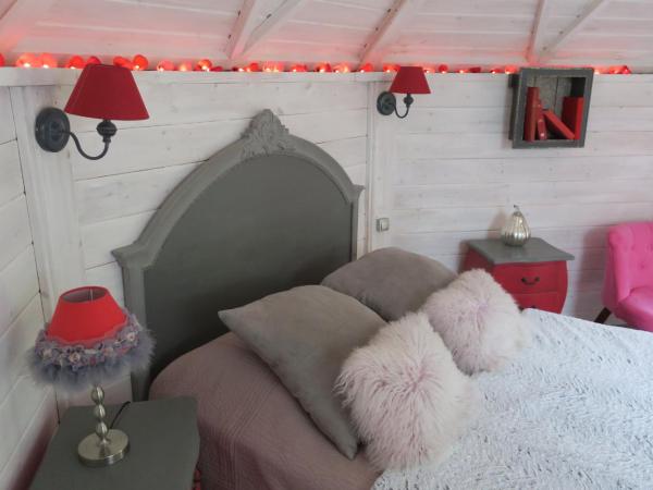 La Naomath - Maison d'hôtes, Hébergement insolite & Gîte : photo 6 de la chambre chalet