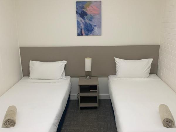 Adina Place Motel Apartments : photo 2 de la chambre appartement 2 chambres