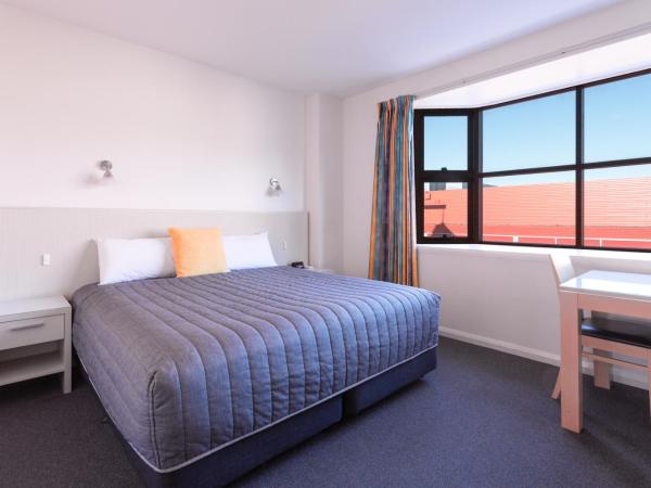Mayfair Plaza Motel and Apartments : photo 1 de la chambre chambre lit king-size supérieure