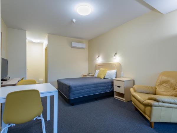 Mayfair Plaza Motel and Apartments : photo 2 de la chambre chambre standard lit queen-size