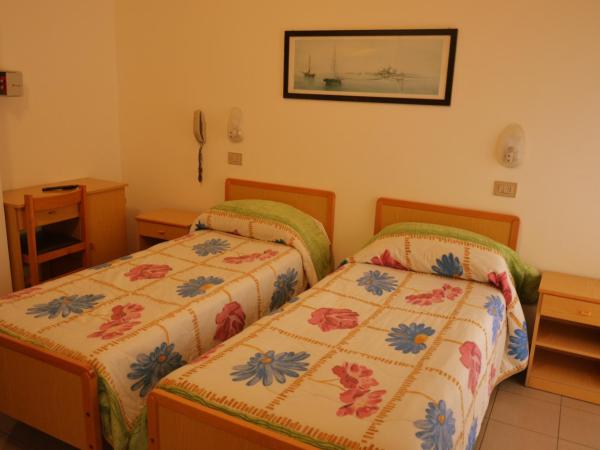 Hotel Tiziana : photo 8 de la chambre chambre triple