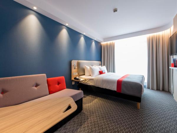 Holiday Inn Express Warsaw - Mokotow, an IHG Hotel : photo 6 de la chambre chambre double standard avec canapé-lit