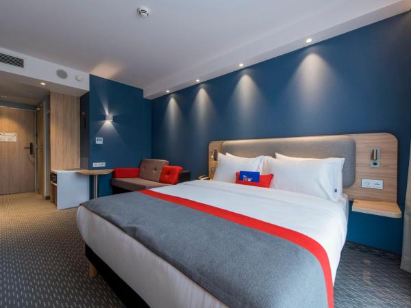 Holiday Inn Express Warsaw - Mokotow, an IHG Hotel : photo 5 de la chambre chambre double standard avec canapé-lit