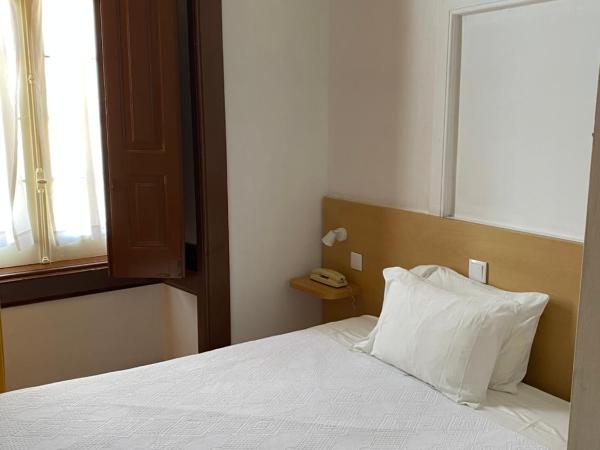 Guesthouse Lusa Atenas : photo 2 de la chambre chambre double