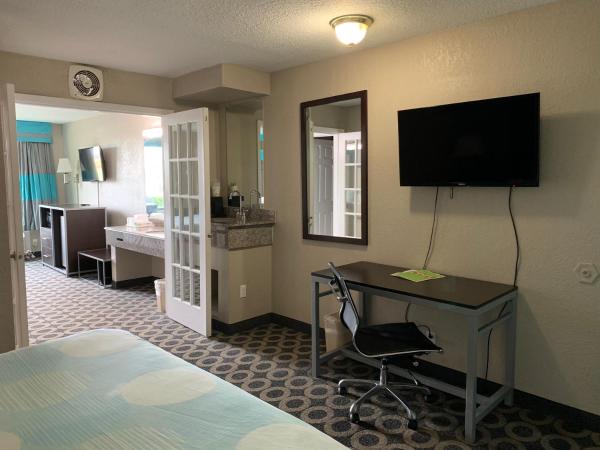 Travelodge by Wyndham San Antonio Downtown Northeast : photo 2 de la chambre suite 2 chambres avec 2 lits king-size