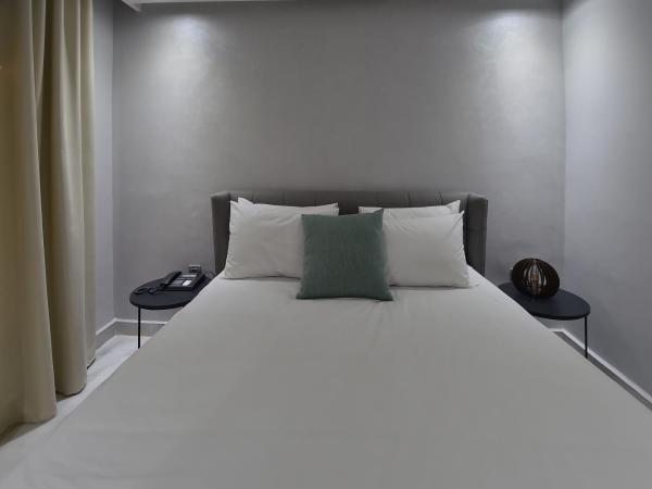 Le Yacht Suites Hotel : photo 1 de la chambre petite chambre double